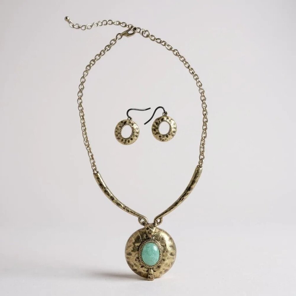 Turquoise Lucite Stud On Hammered Brass Goldish Circle pendant necklace Earring